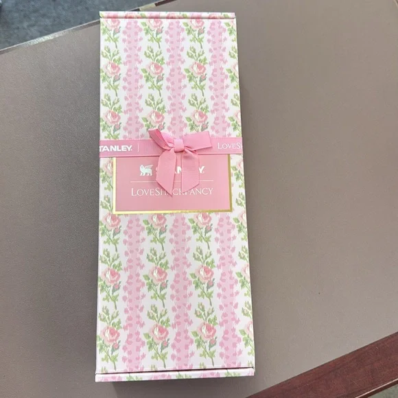 🎀 NIB Stanley X LoveShackFancy All Day Slim
Bottle | 12oz Blooming Heirloom - Picture 3 of 4